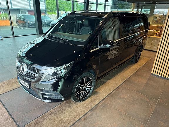 Mercedes-Benz V300 4 of 23