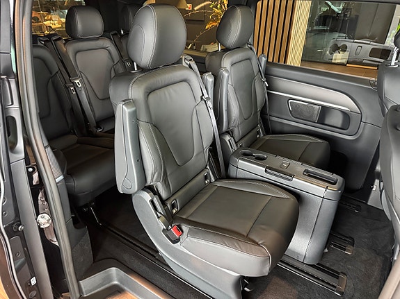 Mercedes-Benz V300 17 of 23
