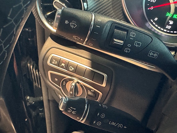 Mercedes-Benz V300 22 of 23