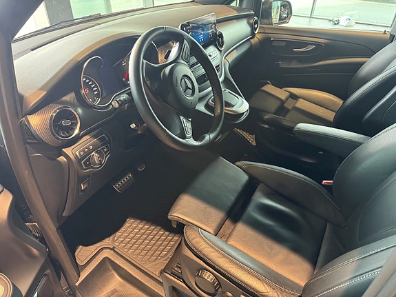 Mercedes-Benz V300 21 of 23