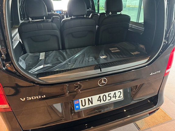 Mercedes-Benz V300 14 of 23