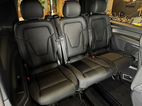Mercedes-Benz V300 23 of 23