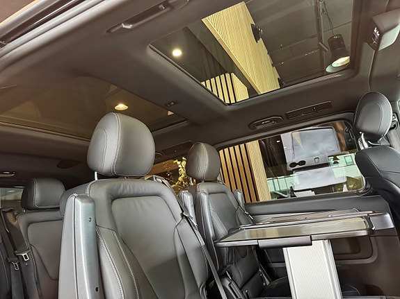Mercedes-Benz V300 15 of 23