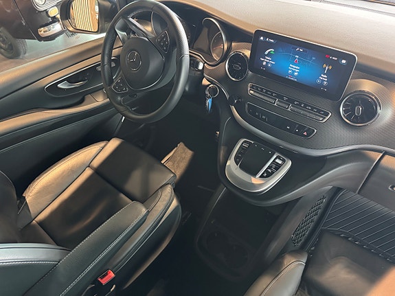 Mercedes-Benz V300 11 of 23