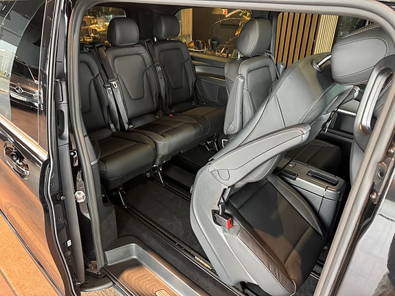 Mercedes-Benz V300 18 of 23