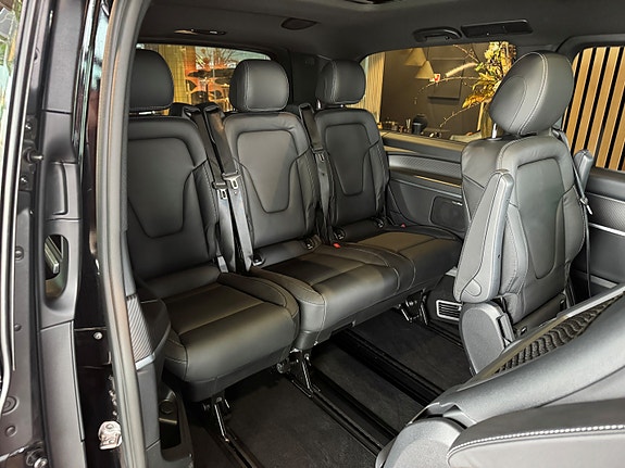 Mercedes-Benz V300 19 of 23