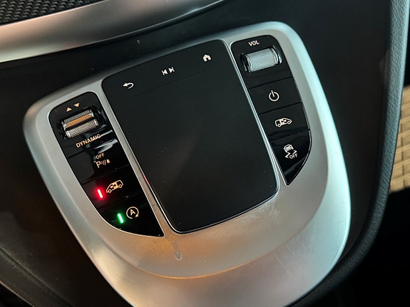Mercedes-Benz V300 6 of 23