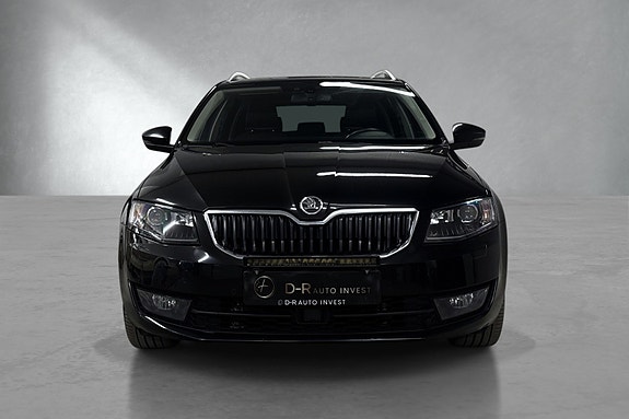 Skoda Octavia 2 of 5