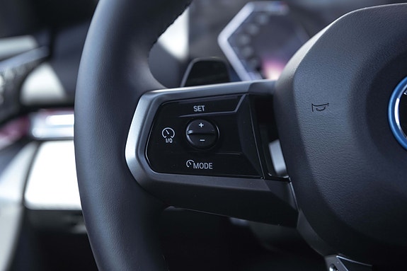 BMW i5 11 of 30