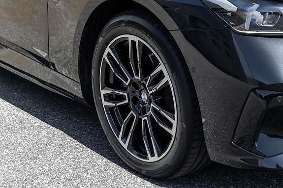 BMW i5 3 of 30