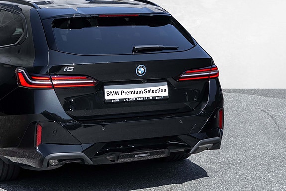 BMW i5 7 of 30
