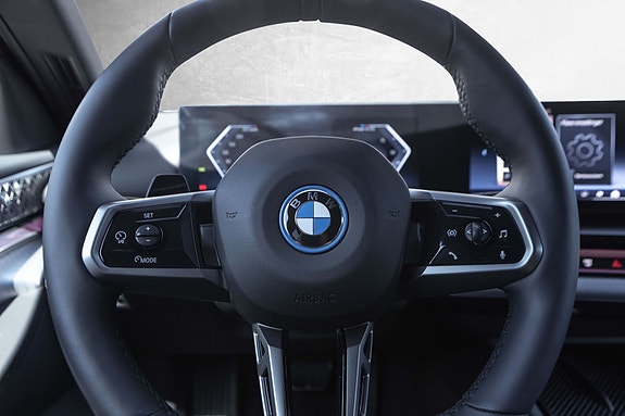 BMW i5 10 of 30