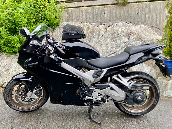 Honda VFR 800 3 of 6