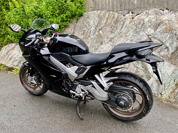 Honda VFR 800 2 of 6