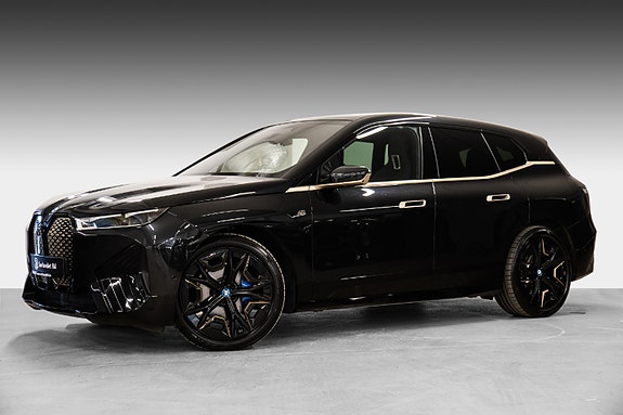 BMW iX 2 of 5