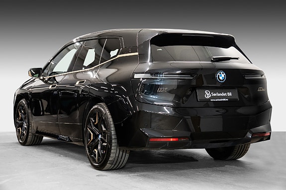 BMW iX 4 of 5