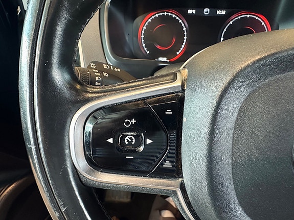 Volvo XC90 25 of 27