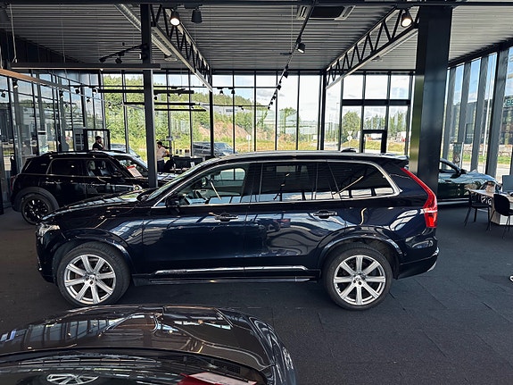 Volvo XC90 4 of 27