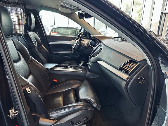Volvo XC90 14 of 27