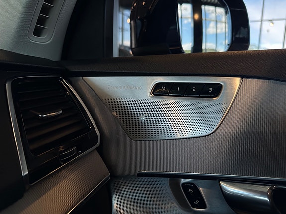 Volvo XC90 23 of 27