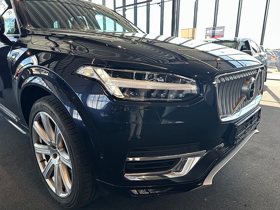 Volvo XC90 18 of 27