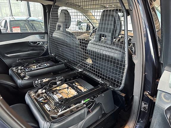 Volvo XC90 16 of 27