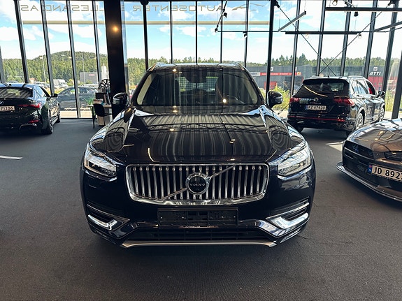 Volvo XC90 2 of 27