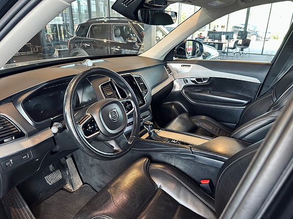 Volvo XC90 11 of 27