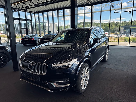 Volvo XC90 3 of 27