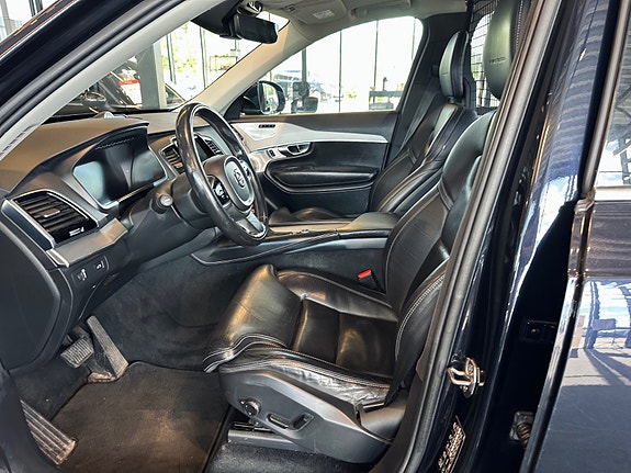 Volvo XC90 10 of 27