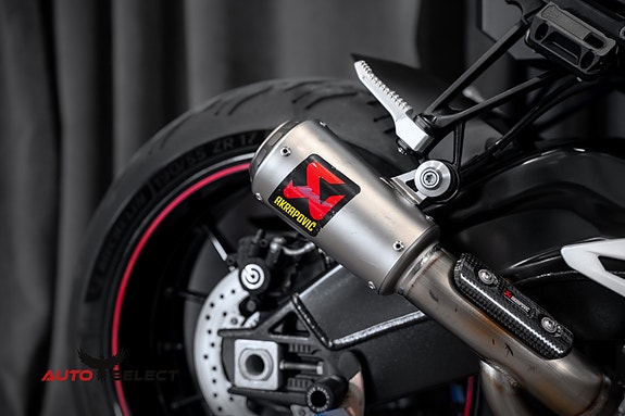 BMW S1000 R Akrapovic Slip On 10 of 25