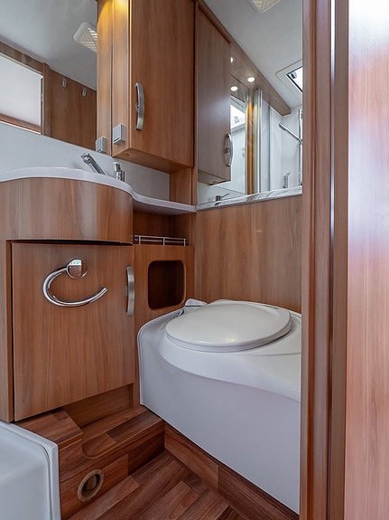 Hymer Exsis 698 | KL. B | GOD NYTTELAST | QUEENBED | LAV KM 29 of 30