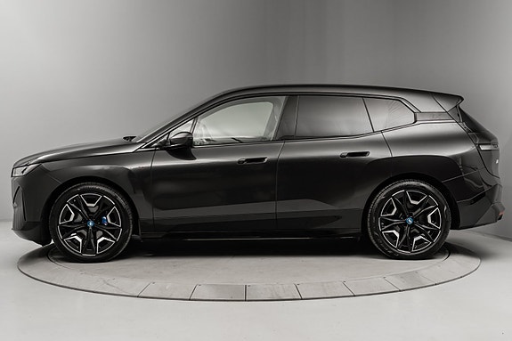 BMW iX 2 of 5