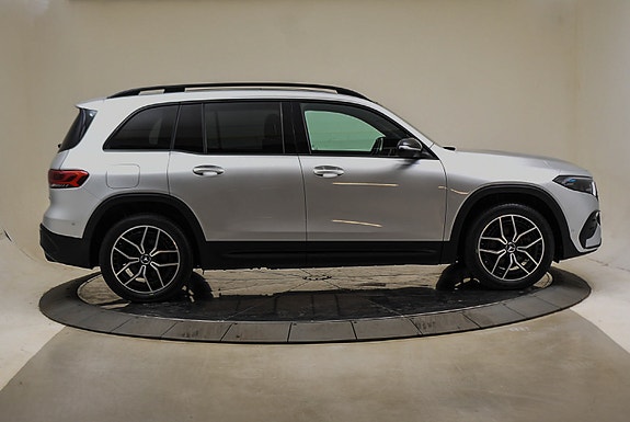Mercedes-Benz EQB300 3 of 5