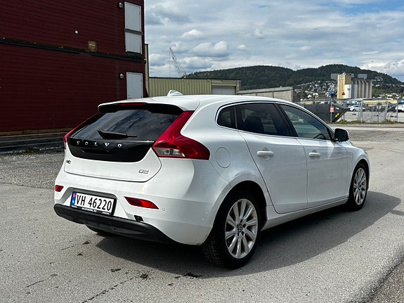 Volvo V40 4 of 5