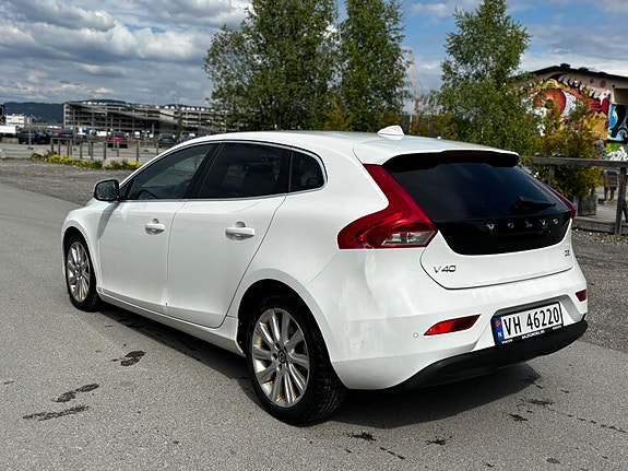 Volvo V40 5 of 5