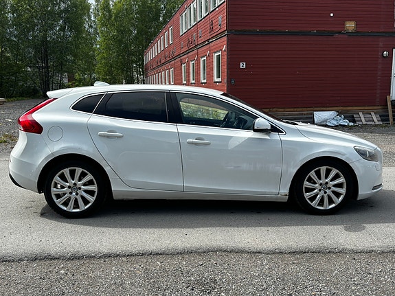 Volvo V40 3 of 5