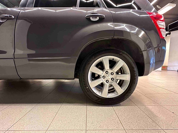 Suzuki Grand Vitara 3 of 5