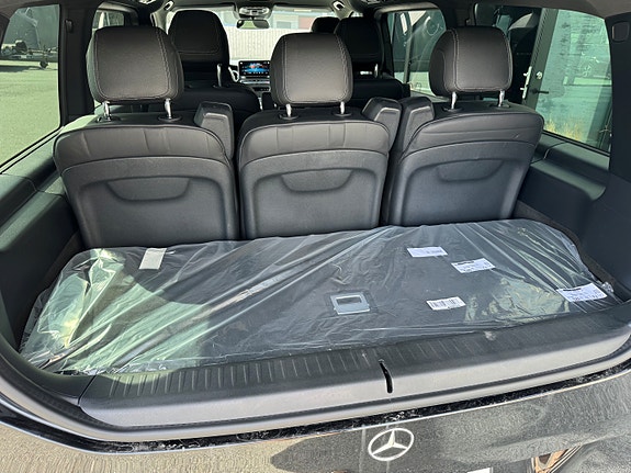 Mercedes-Benz V300 d 5 of 16