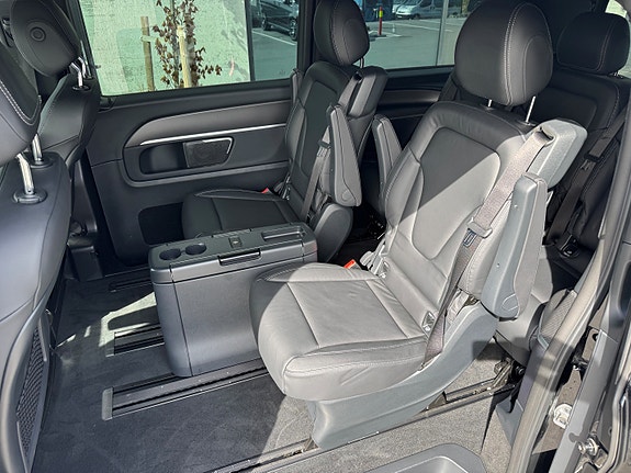Mercedes-Benz V300 d 14 of 16
