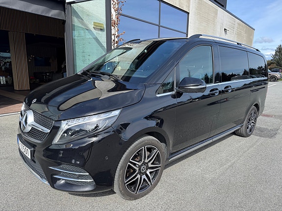 Mercedes-Benz V300 d 2 of 16