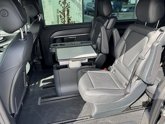 Mercedes-Benz V300 d 16 of 16