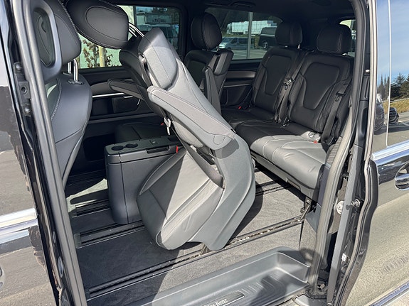 Mercedes-Benz V300 d 10 of 16