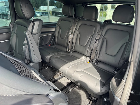 Mercedes-Benz V300 d 15 of 16