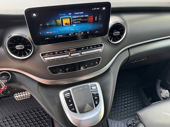 Mercedes-Benz V300 d 9 of 16