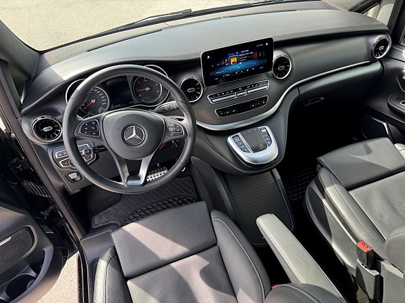 Mercedes-Benz V300 d 6 of 16