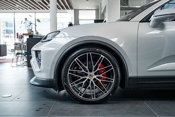Porsche Macan 5 of 5
