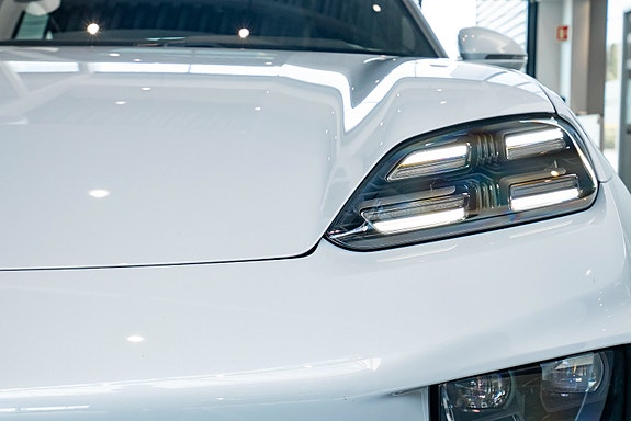 Porsche Macan 3 of 5
