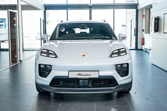 Porsche Macan 2 of 5