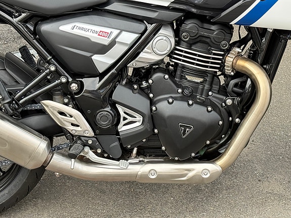 Triumph Thruxton 400 4 of 5